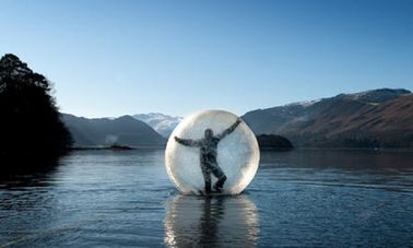 वाणिज्यिक बड़े उड़ा पानी खिलौने विशालकाय सेक्सी बुलबुला Inflatable पानी चलने गेंद