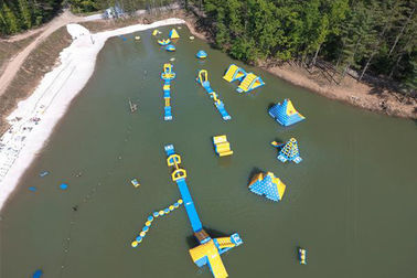 पीवीसी Tarpaulin झील के लिए लोगो मुद्रण अनुकूलित Inflatable जल खेल / Aquapark